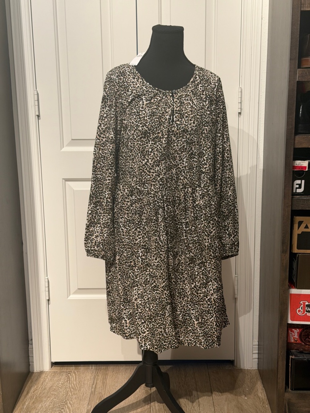 Old Navy Black and White Leopard-Print Long Sleeve Swing Dress (HU)